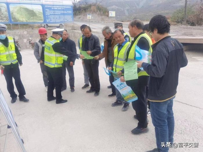 11月3日，富平交警曹村中队宣传民警走进辖区华可矿业有限公司，开展交通安全宣传教育活动。