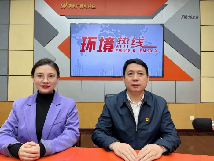 渭南市委政法委副书记李永刚做客《环境热线》。