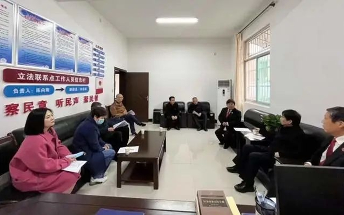渭南市人大常委会调研白水法院尧禾法庭基层立法联系点建设工作。