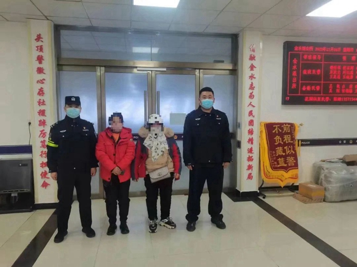合阳民警热心救助走失女子。
