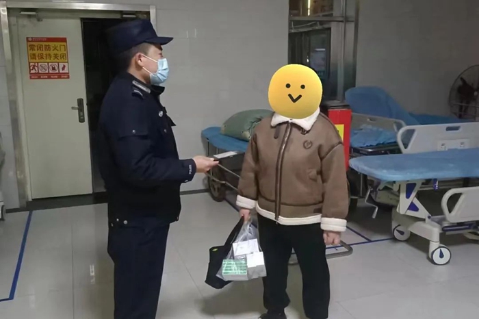 群众不慎丢手机，民警快速帮找回。