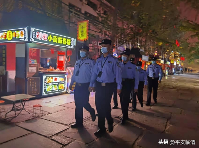 临渭公安民警投身安全保卫，维护大局稳定。