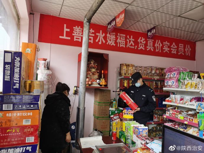 1月3日，渭南富平留古派出所组织民警深入辖区企事业单位、九小场所等进行消防安全检查。