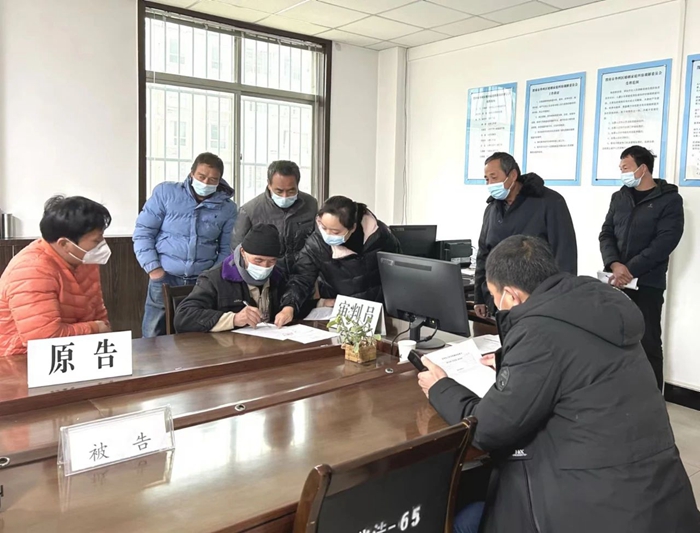 近日，华州区法院与区检察院加强司法联动，快速调解了一宗涉11名农民工劳动报酬纠纷系列案件。
