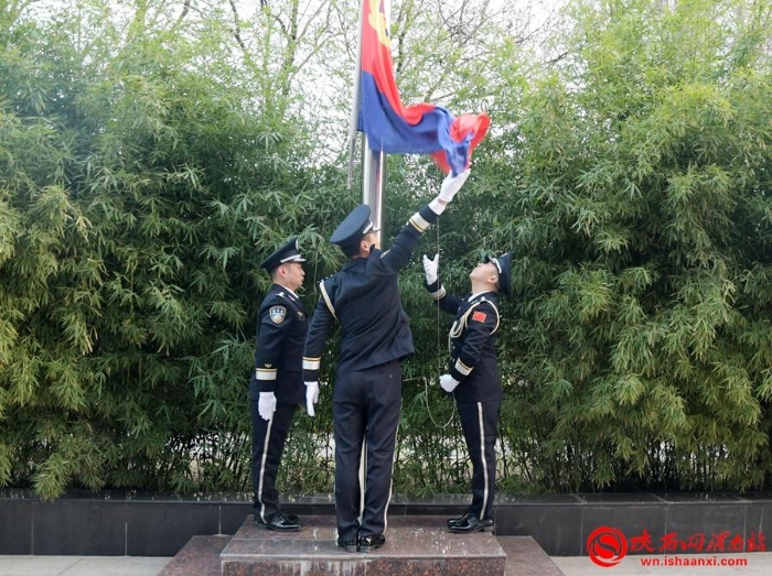 1月10日，渭南市公安局交警支队举行升警旗宣誓仪式。记者 陈冰娟 摄