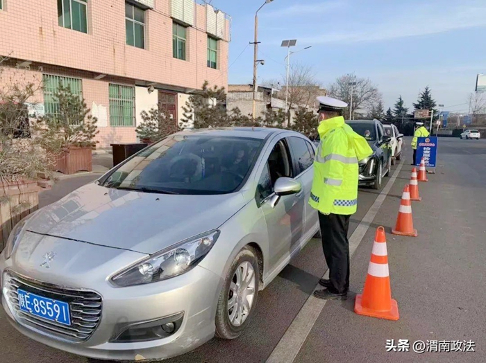 白水公安交警全力以赴保障春节假日道路交通安全畅通。