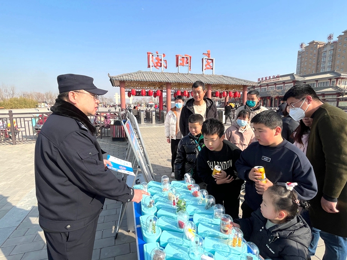 1月31日，蒲城县公安局党睦派出所“移动”警务室新年正式“营业”了。