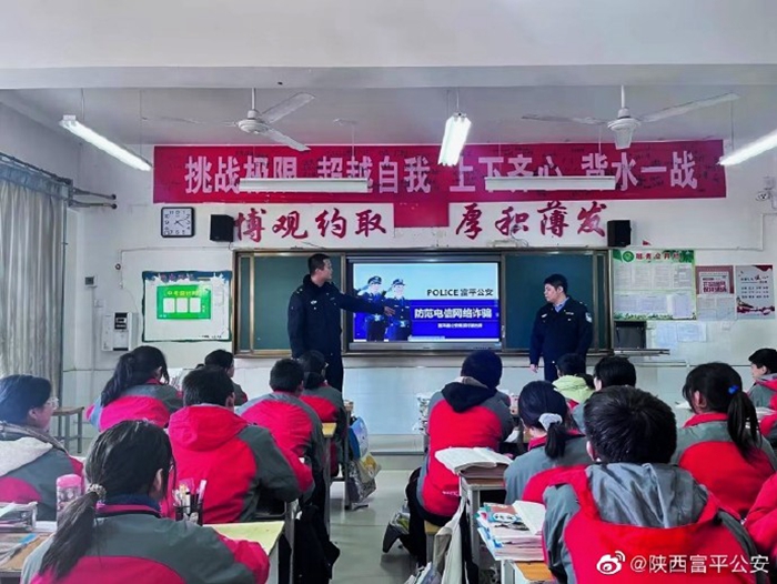 2月14日，富平公安淡村派出所民警走进辖区校园开展“禁毒开学第一课”主题宣讲活动。