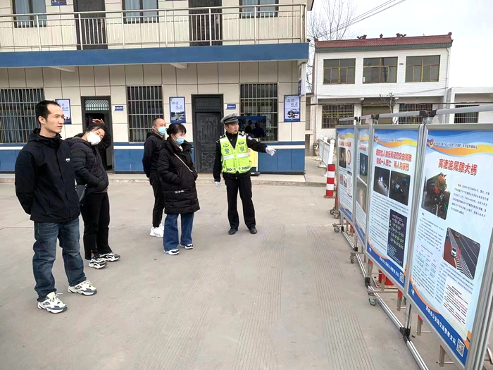 华州公安交警持续开展“马路学堂”。