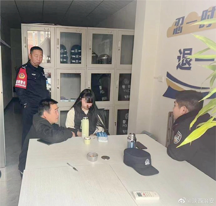 白水公安及时救助轻生少女.