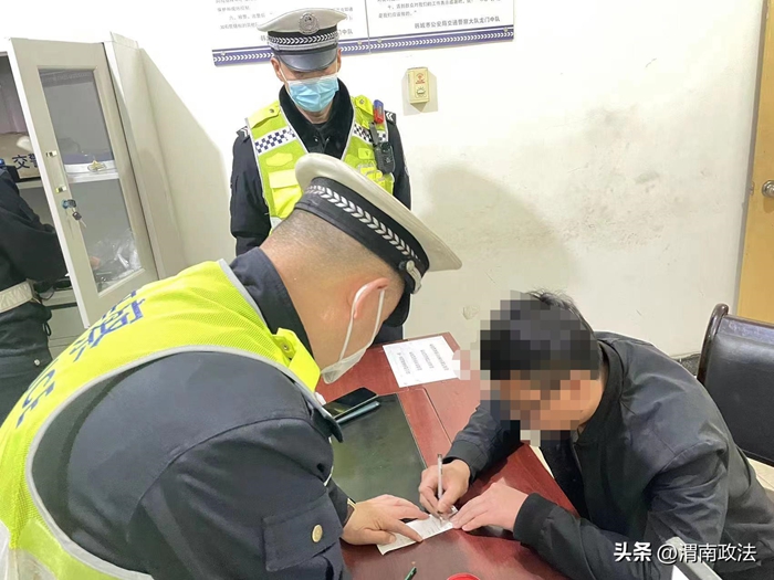 韓城公安交警查處一起酒駕違法行為。