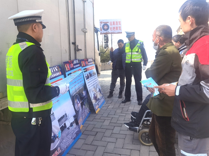 3月20日，白水縣公安局交通管理大隊直屬中隊民警走進轄區社區開展“珍愛生命 拒絕酒駕”交通安全宣傳活動。
