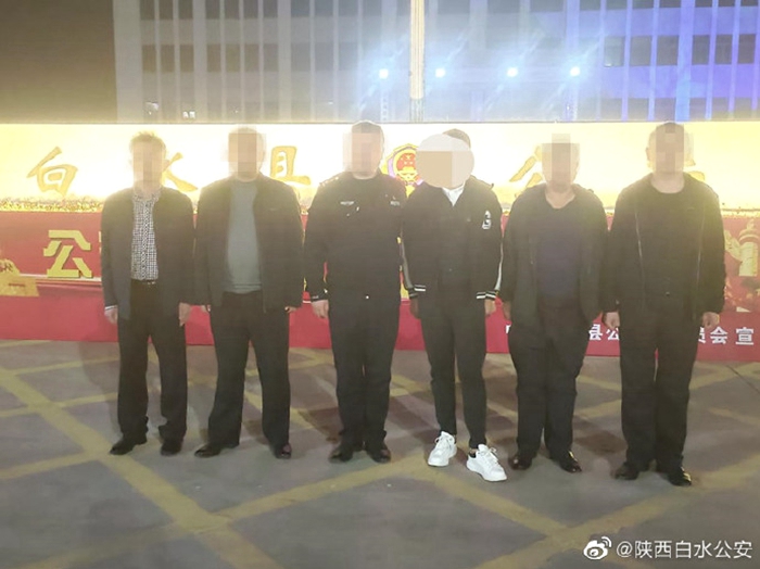 白水警方抓獲一名網上逃犯。
