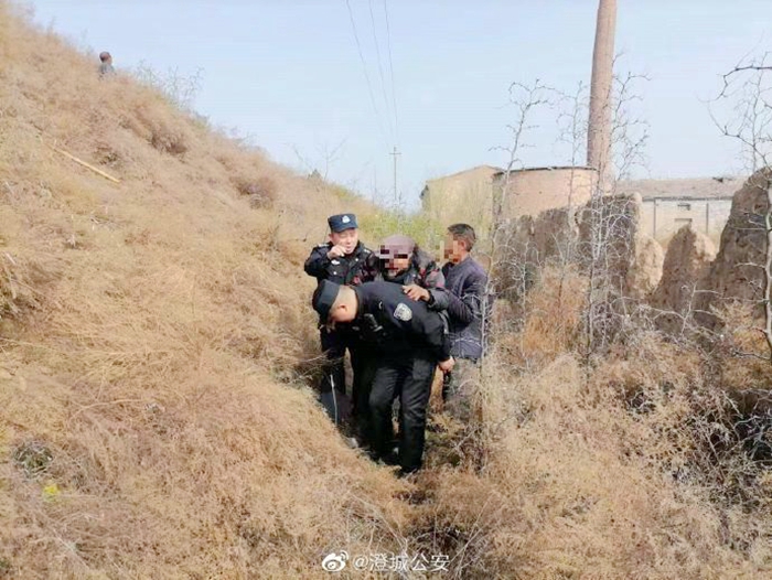 澄城民警地毯式搜尋找到走失老人。