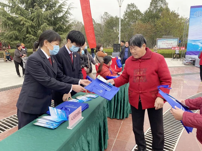 合陽縣人民檢察院組織干警參加“世界水日”“中國水周”宣傳活動。