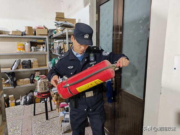 合陽公安甘井派出所組織民輔警深入轄區開展治安大清查工作。