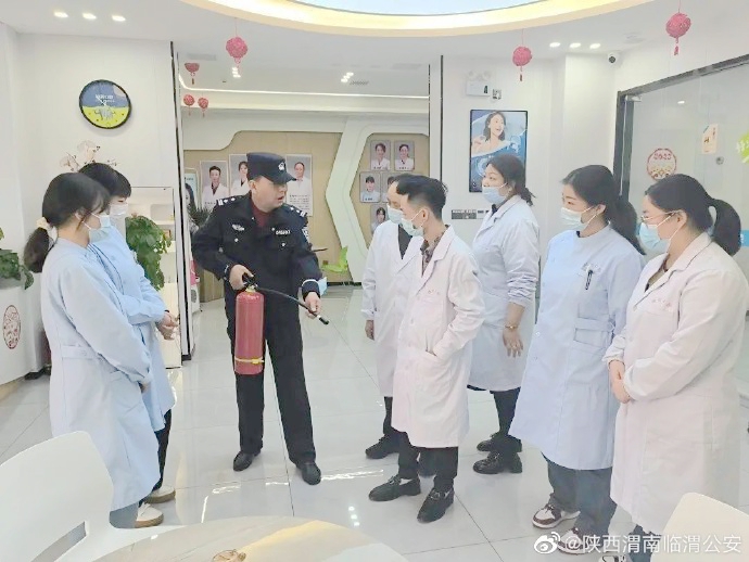 临渭公安紧盯辖区行业场所管理不放松，全力构筑春季消防安全屏障。