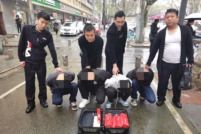 華州公安快速偵破一起團伙盜竊門店案。