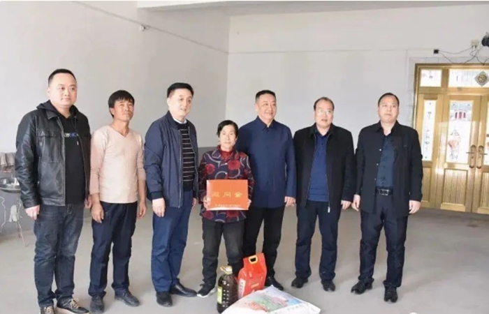 省見義勇為基金會來白水縣慰問見義勇為人員遺屬。