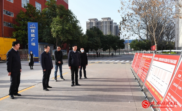 考前，省司法廳黨組成員、副廳長郝茂成等領導到渭南考區檢查指導工作。記者 許艾學攝