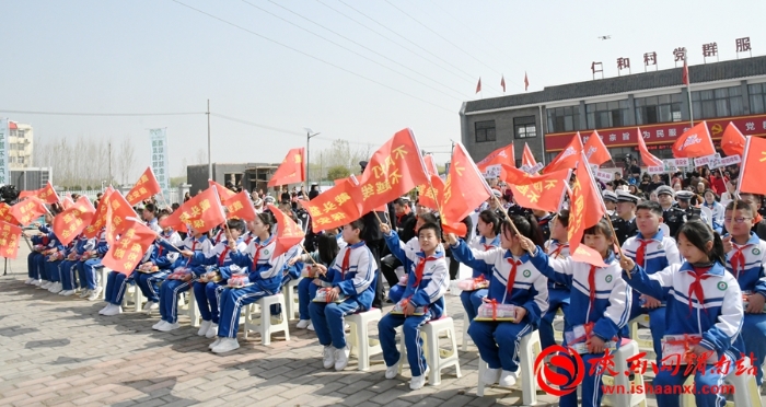 2 渭南市2023年全国中小学生安全教育日暨美丽乡村行交通安全巡回宣讲华阴站活动现场。