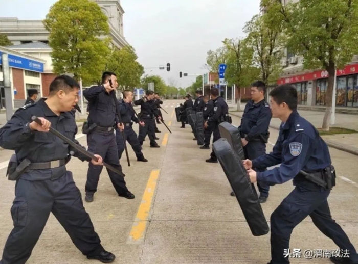 全市公安机关警务实战兼职教官技能提升专题培训班在武汉市人民警察培训学院举办。