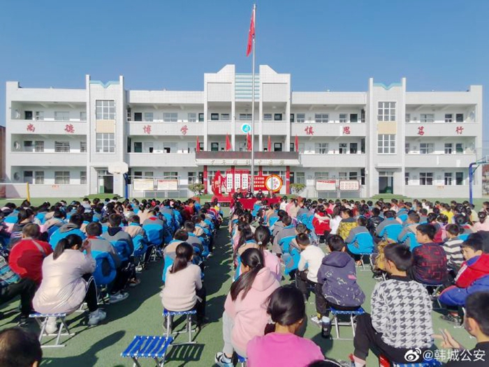 韩城公安进校园开展法治安全教育。 韩城公安进校园开展法治安全教育。