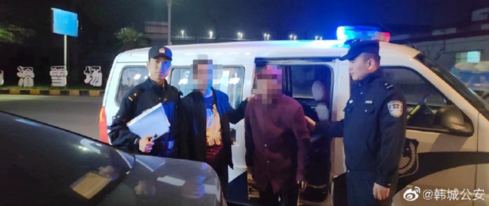 韩城公安热心救助群众,并将其送回到家属身边。 韩城公安热心救助群众,并将其送回到家属身边。