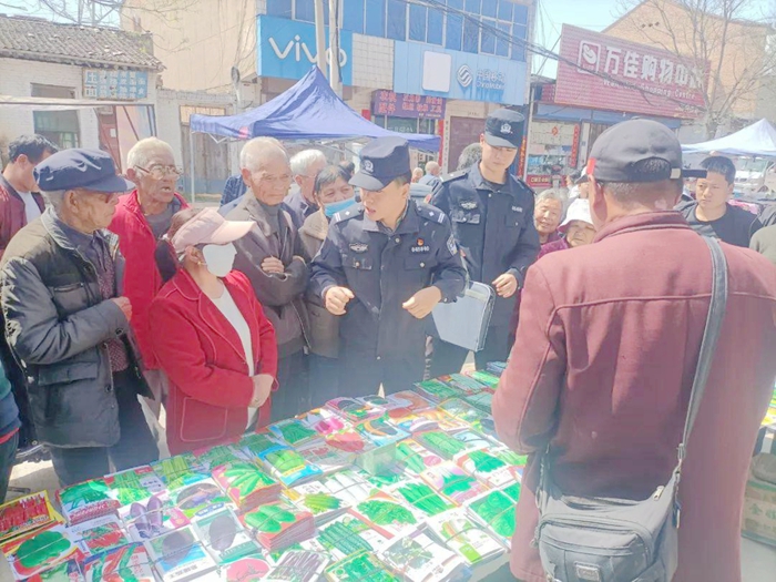 合陽公安化解群眾因假幣問題引起的糾紛。