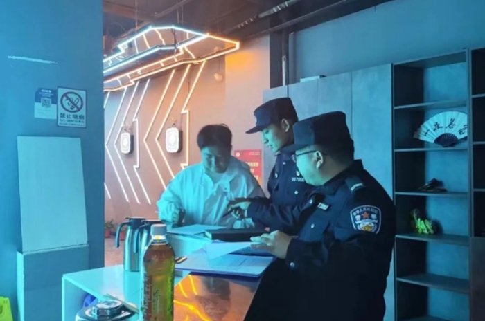 華州公安開展網吧專項檢查。