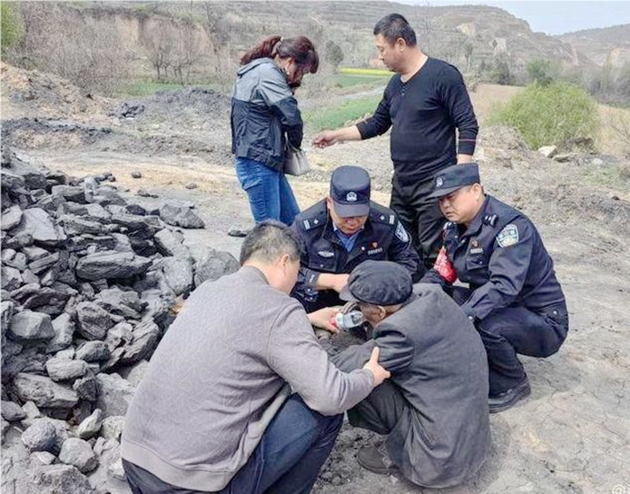 白水公安找到走失老人。 白水公安找到走失老人。