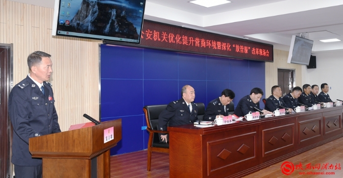 7 渭南市交警支队围绕深化“放管服”改革作经验介绍。记者 郝豆 摄