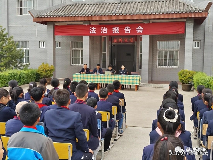 韩城市司法局芝川司法所开展《国家安全法》进校园活动。 韩城市司法局芝川司法所开展《国家安全法》进校园活动。