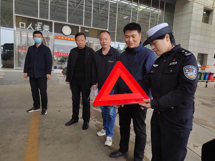 华州交警开展道路交通安全生产大排查大整治大检查大行动。