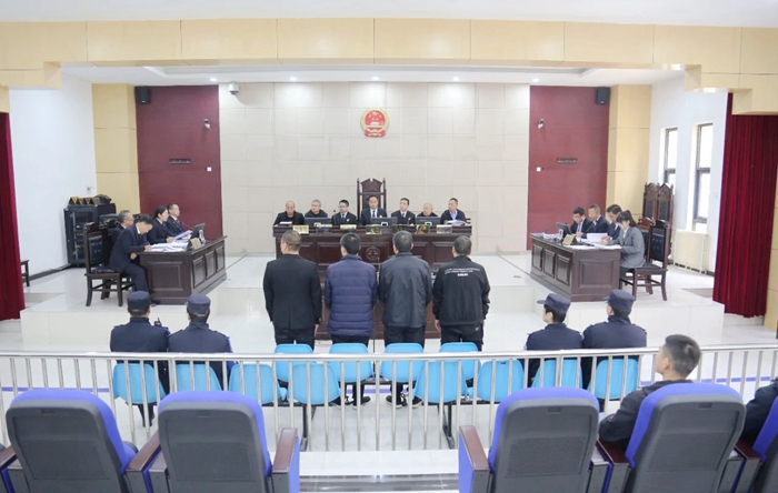 潼关:检察长出庭支持公诉首例污染环境刑事附带民事公益诉讼案. 潼关:检察长出庭支持公诉首例污染环境刑事附带民事公益诉讼案.