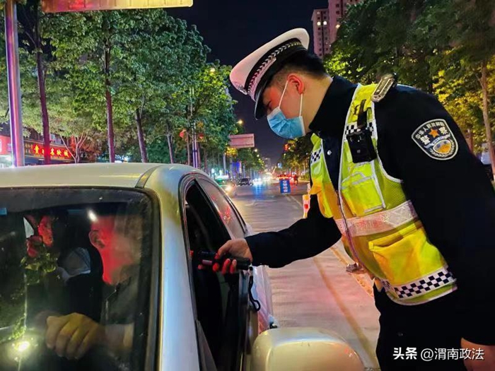 韩城交警开展以查酒驾为主的集中统一行动。 韩城交警开展以查酒驾为主的集中统一行动。