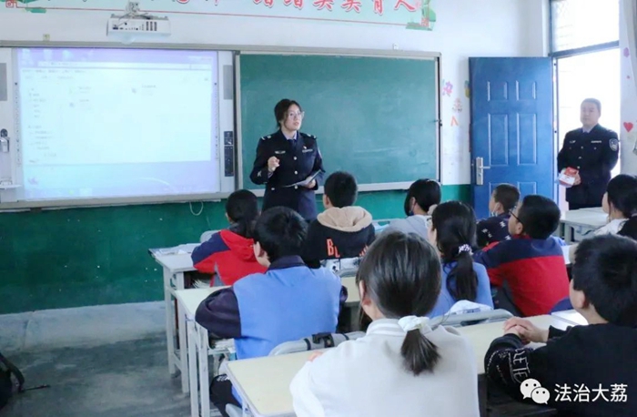 苏村司法所走进苏村小学开展“法治进校园 学法护成长”主题法治阅读活动。