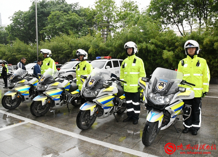 5月9日,市公安局交警支队开展主城区渣土车联合整治统一行动。记者 王清 摄 5月9日,市公安局交警支队开展主城区渣土车联合整治统一行动。记者 王清 摄