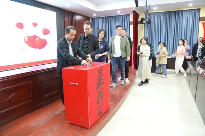 渭南市人民檢察院開展“10元關愛行動”。