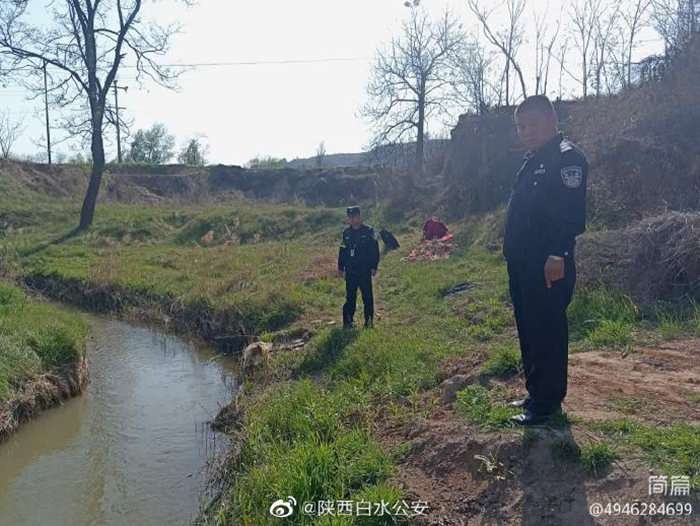 近日， 白水公安杜康派出所民輔警深入轄區，積極開展河道巡查工作。