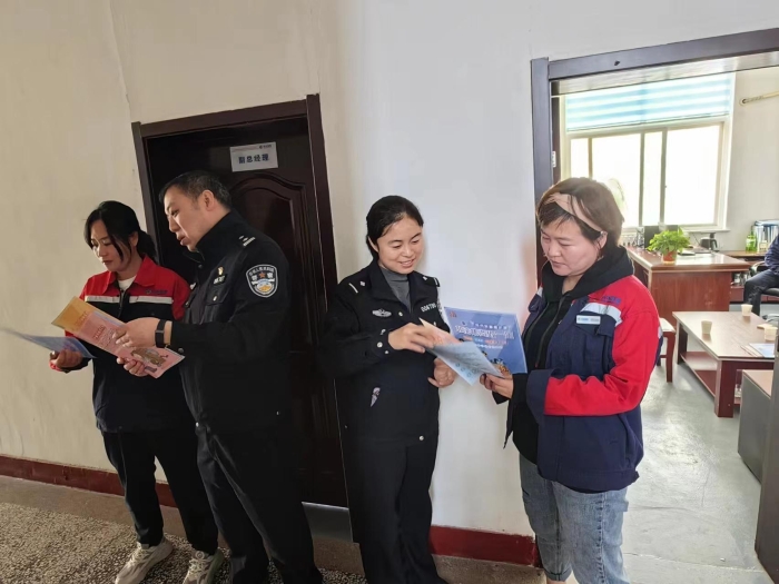 澄城縣公安局對轄區包聯企業開展走訪宣傳，傾聽企業意見，了解企業需求，進行防范經濟犯罪宣傳。