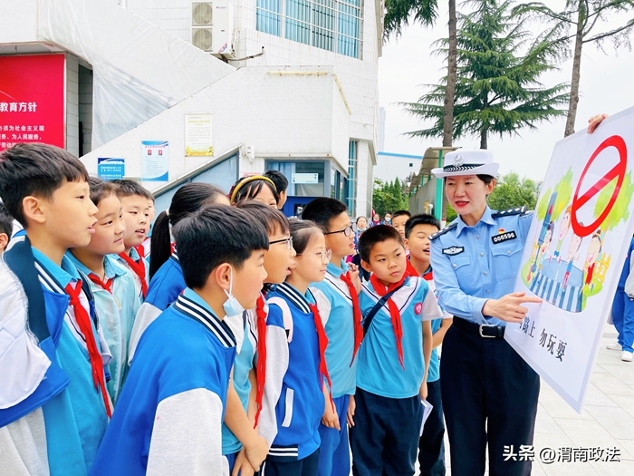 韩城公安交警举办六一儿童节前交通安全劝导主题宣传活动.