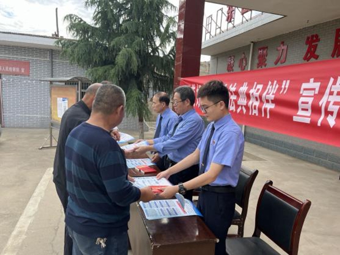 白水县人民检察院开展民法典普法宣传活动。
