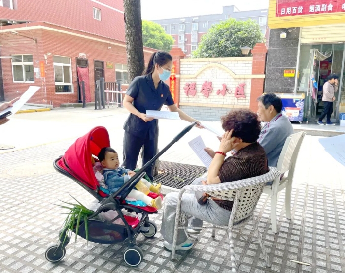 潼关法院组织干警开展禁毒宣传活动。