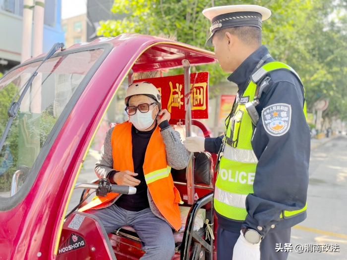 白水交警全力投入高考交通安保攻坚战，为高考保驾护航。