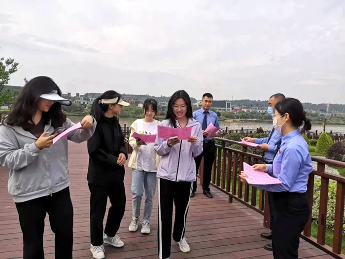 富平县人民检察院在石川河国家湿地公园开展了“6·5”世界环境日主题宣传活动。