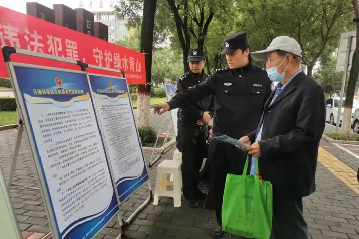 华州公安环食药侦大队开展“6.5世界环境日”主题宣传活动。