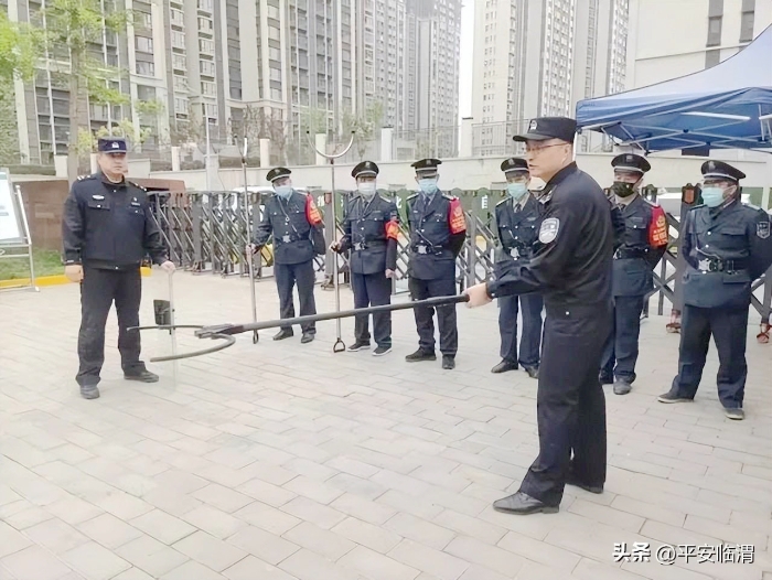 临渭公安分局全力为辖区师生营造安全和谐的校园环境。