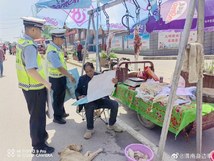 合阳民警开展农机交通安全宣传。