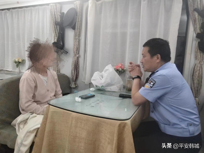 少女离家出走见网友，韩城民警倾力安全找回获锦旗。